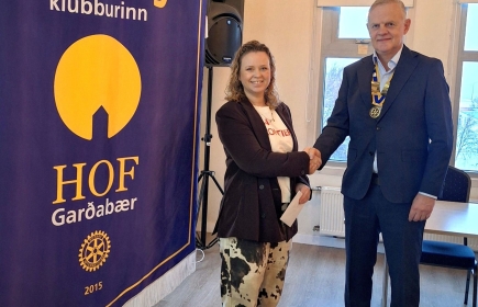 Lára Jónasdóttir fulltrúi Lækna án landamæra og Björn Sveinsson forseti Rkl. Hofs.